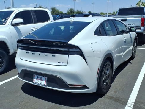 Used 2025 Toyota Prius Plug-In Hybrid FWD image 4