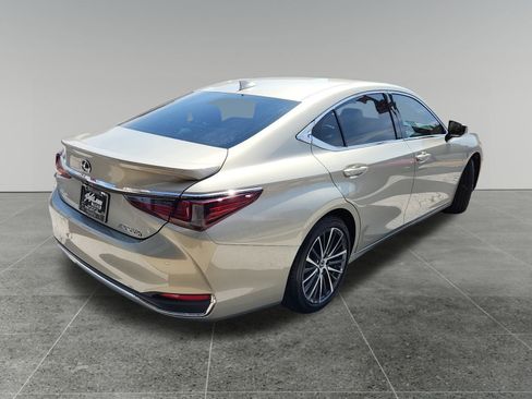 Used 2025 Lexus ES 300h w/ Premium Package image 7