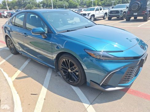 Used 2025 Toyota Camry SE image 8