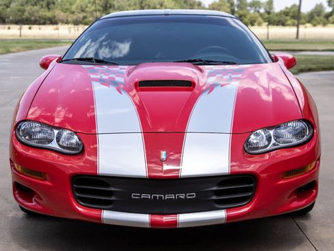 Used 2002 Chevrolet Camaro Z28 w/ SS Performance/Appearance Pkg RWD image 13