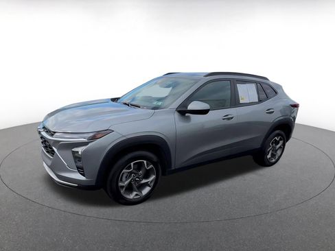 Used 2025 Chevrolet Trax LT image 7