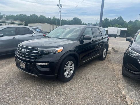 Used 2024 Ford Explorer XLT w/ Equipment Group 202A RWD image 2