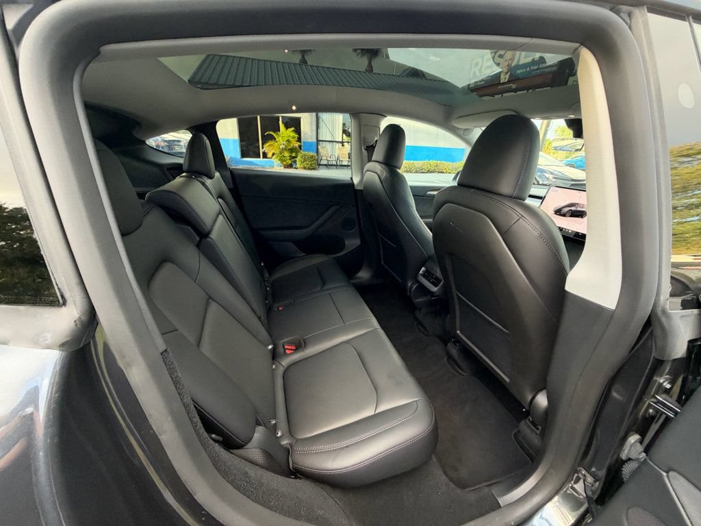 Used 2025 Tesla Model Y Long Range RWD image 27