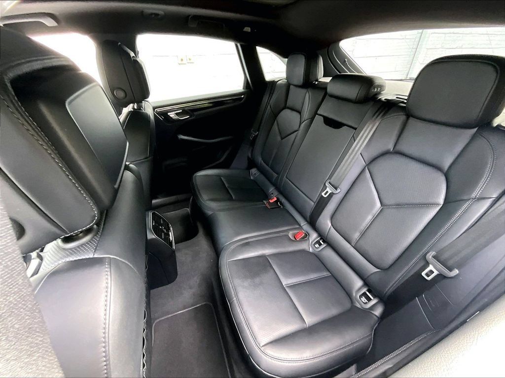 Certified 2026 Porsche Macan AWD/4WD image 22