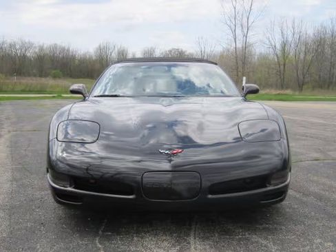 Used 2001 Chevrolet Corvette Convertible w/ Preferred Equipment Group2 RWD image 5