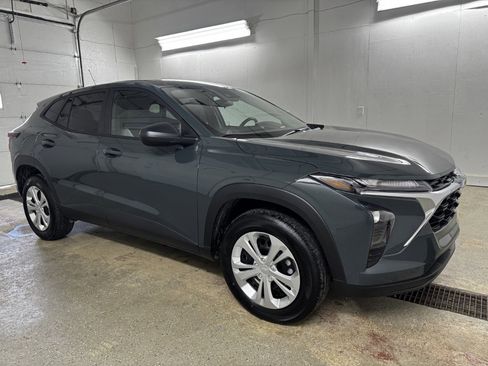 Used 2025 Chevrolet Trax LS image 1