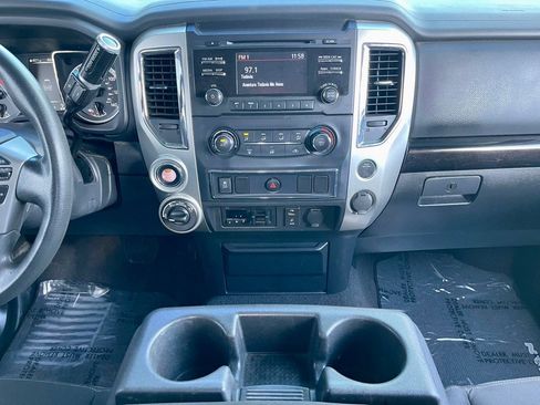 Used 2017 Nissan Titan SV image 34