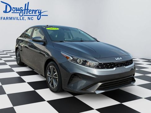Used 2024 Kia Forte LXS w/ LXS Technology Package FWD image 7
