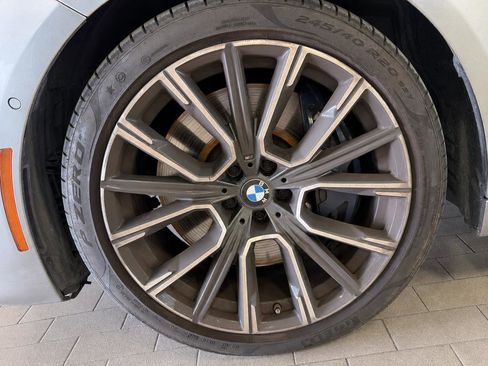 Used 2020 BMW 750i xDrive w/ Autobahn Package AWD/4WD image 8