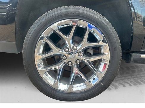 Used 2017 Cadillac Escalade ESV Platinum AWD/4WD image 16