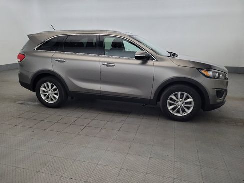 Used 2016 Kia Sorento FWD image 11
