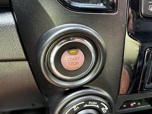 Used 2023 Nissan Titan SV w/ SV Convenience Package AWD/4WD image 29