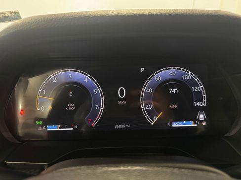Used 2025 Jeep Grand Cherokee Altitude AWD/4WD image 7