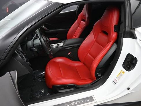 Used 2017 Chevrolet Corvette Stingray Coupe w/ 1LT RWD image 21