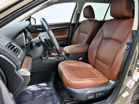Used 2018 Subaru Outback 3.6R Touring w/ Popular Package #3 AWD/4WD image 6