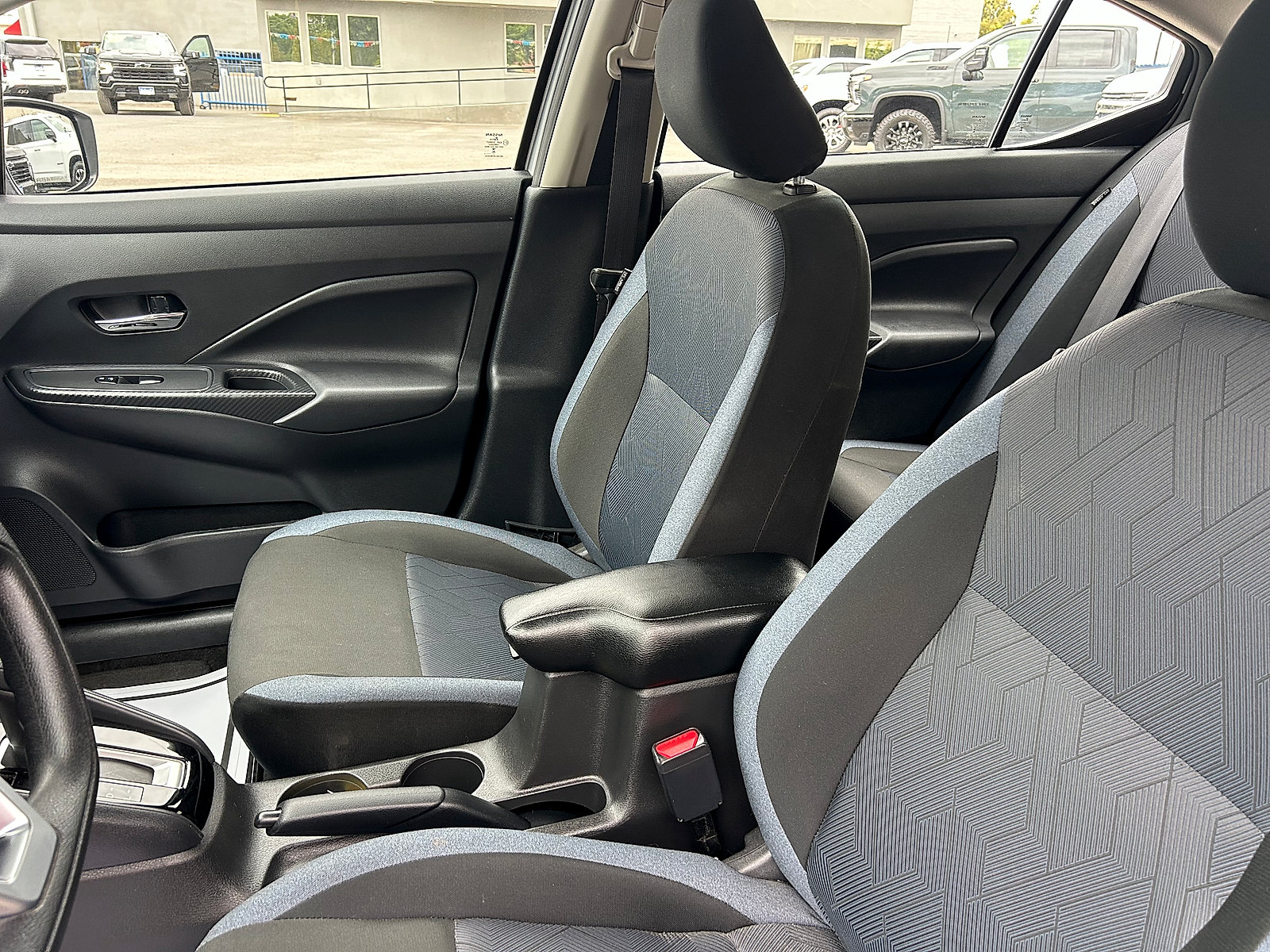Used 2025 Nissan Versa SV FWD image 10