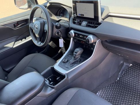 Used 2025 Toyota RAV4 LE image 9