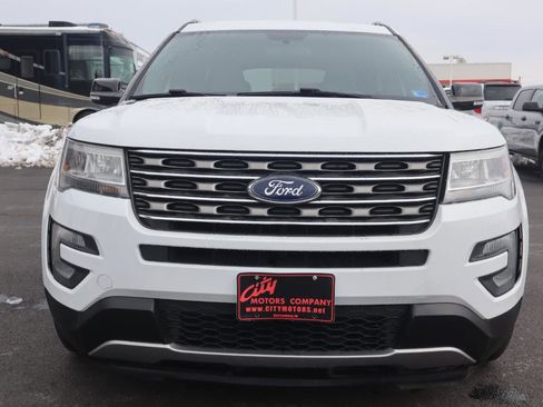 Used 2017 Ford Explorer XLT image 22