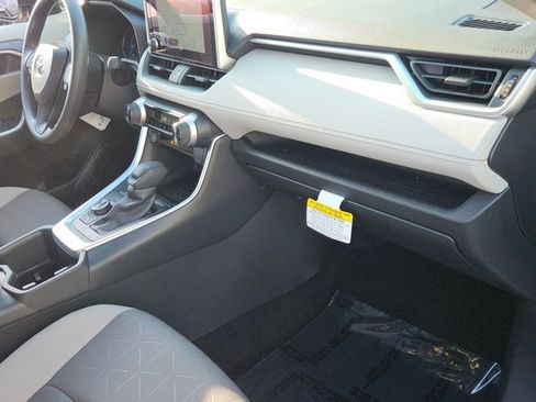 Used 2025 Toyota RAV4 XLE AWD/4WD image 20