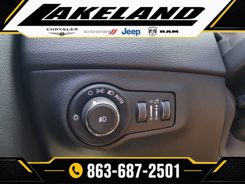 Used 2018 Jeep Compass Limited w/ Navigation Group AWD/4WD image 30