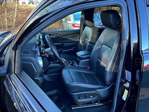 Used 2024 Chevrolet Colorado LT w/ LT Convenience Package III image 8