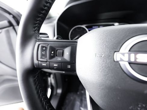 Used 2025 Nissan Rogue SV FWD image 30