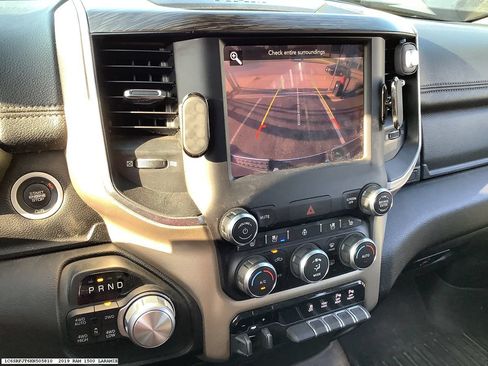Used 2019 RAM 1500 Laramie AWD/4WD image 10
