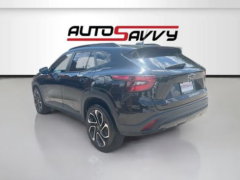 Used 2024 Chevrolet Trax RS w/ Sunroof Package FWD image 5