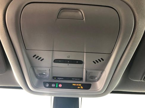 Used 2023 GMC Acadia SLT w/ Technology Package image 25