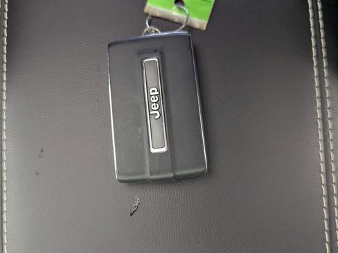 New 2025 Jeep Grand Cherokee Altitude image 31