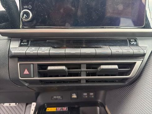 Used 2025 Toyota Camry SE image 20