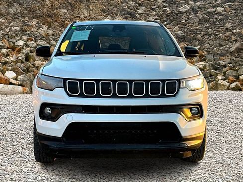 Used 2022 Jeep Compass Latitude image 3