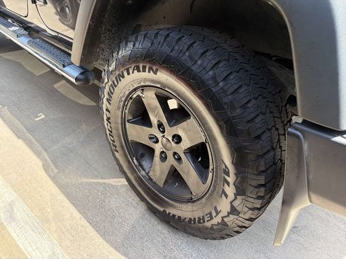 Used 2014 Jeep Wrangler Unlimited Sport w/ Quick Order Package 24S AWD/4WD image 4