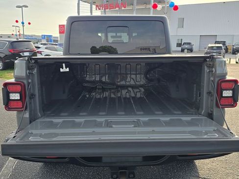 Used 2021 Jeep Gladiator Rubicon AWD/4WD image 16