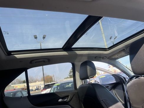 Used 2018 Chevrolet Equinox Premier image 3