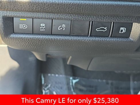 Used 2025 Toyota Camry LE image 31