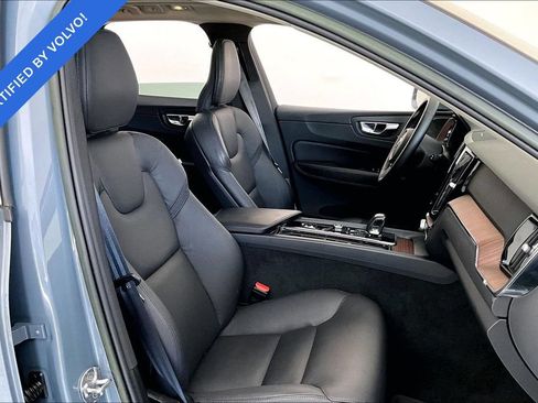 Certified 2023 Volvo XC60 B5 Plus AWD/4WD image 8