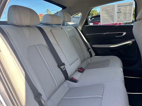 Certified 2023 Hyundai Sonata SEL w/ Preferred Accessory Package image 18