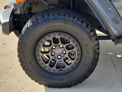 Used 2022 Jeep Wrangler Unlimited Rubicon w/ Xtreme Recon 35" Tire Package AWD/4WD image 11