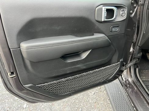 Used 2021 Jeep Wrangler Unlimited Sahara w/ Cold Weather Group image 17