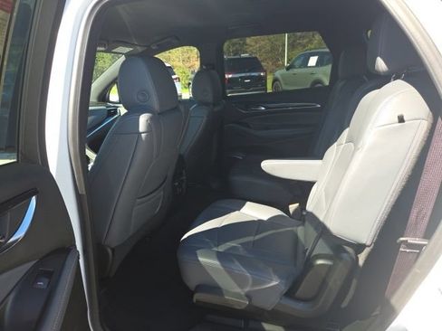 Used 2023 Buick Enclave Essence AWD/4WD image 28