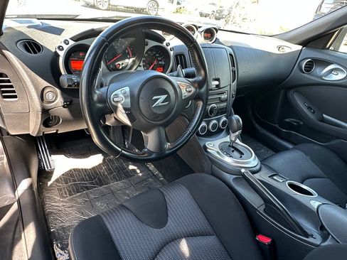 Used 2014 Nissan 370Z Roadster RWD image 20