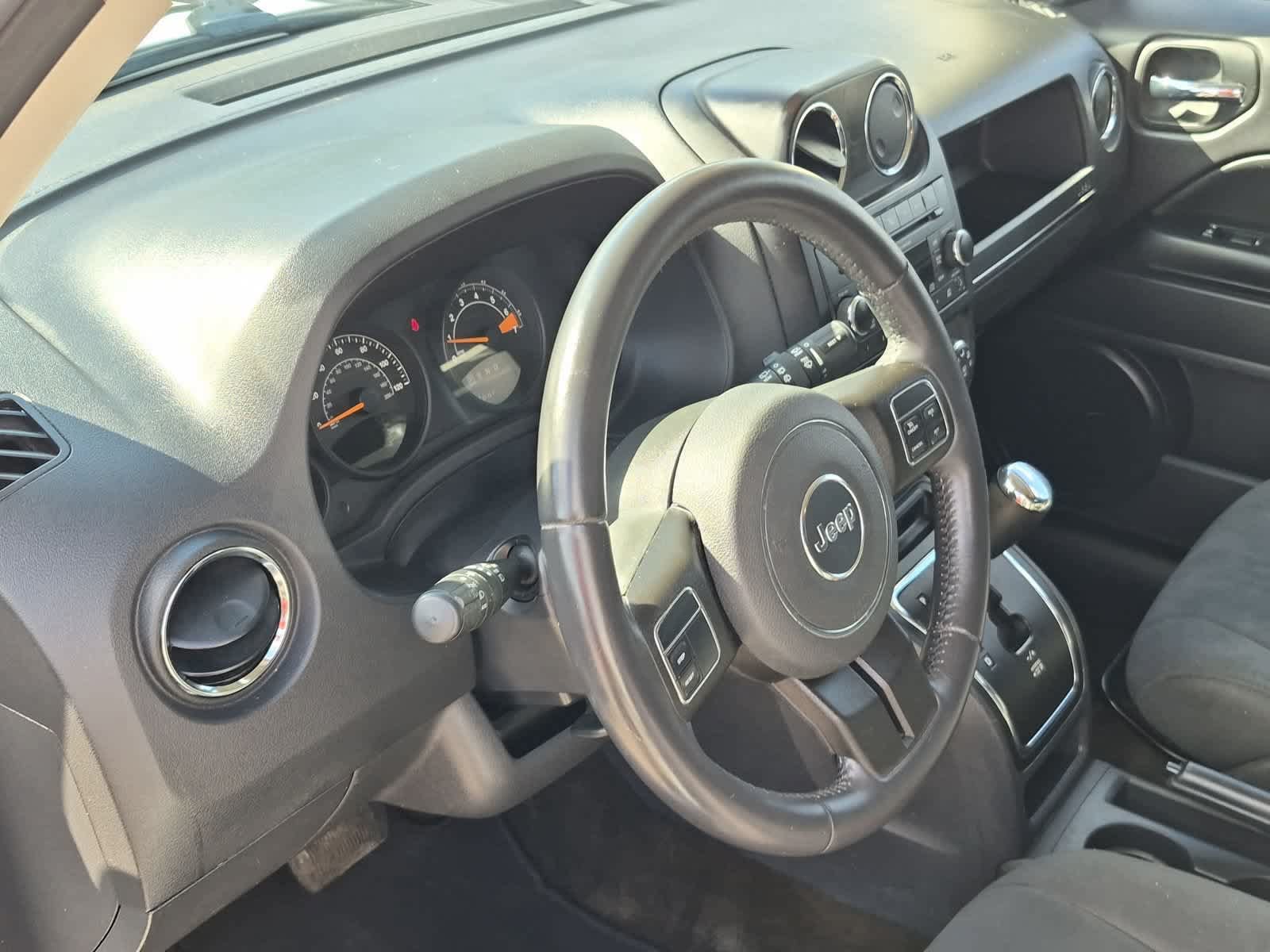 Used 2017 Jeep Patriot Latitude FWD image 10