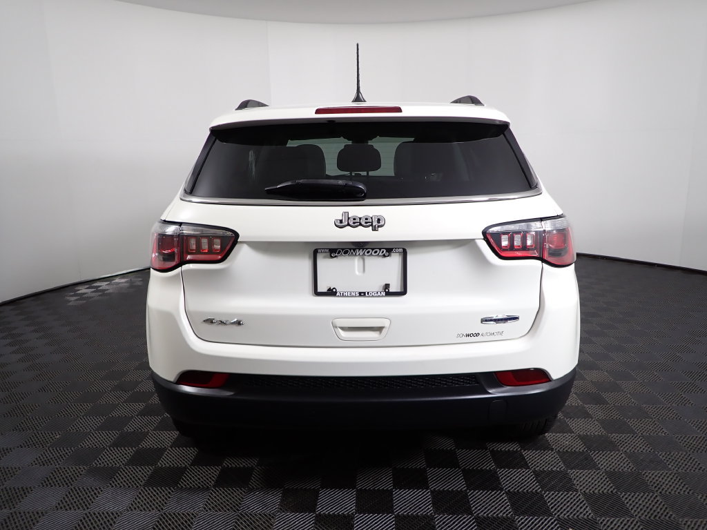 Used 2017 Jeep Compass Latitude w/ Popular Equipment Group AWD/4WD image 13