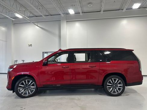 Used 2022 Cadillac Escalade ESV Sport Platinum image 5