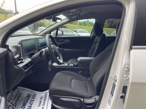 Used 2025 Kia Sportage LX FWD image 15