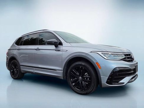 Used 2022 Volkswagen Tiguan SE R-Line AWD/4WD image 2