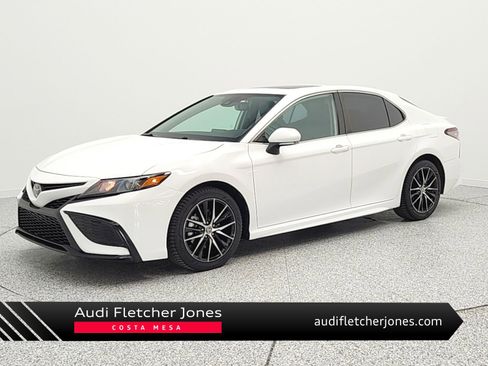 Used 2023 Toyota Camry SE w/ Convenience Package FWD image 1