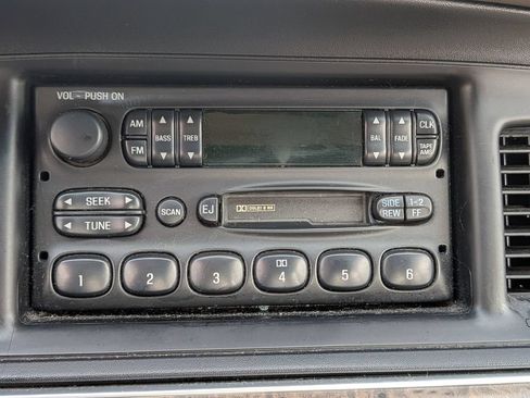 Used 1999 Ford Crown Victoria RWD image 21