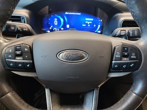 Used 2020 Ford Explorer Platinum w/ Premium Technology Package AWD/4WD image 18